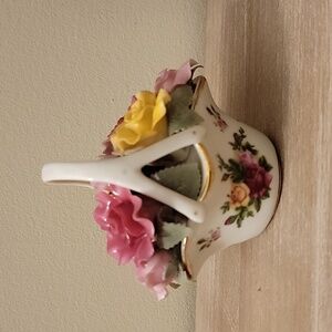 Old Country Roses basket